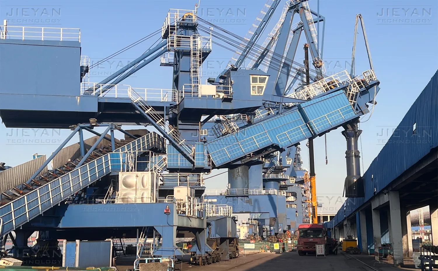 loading spouts,ship loader